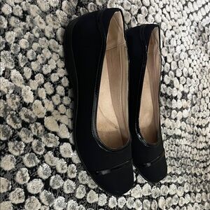 Life Stride Elegant Black Flats
